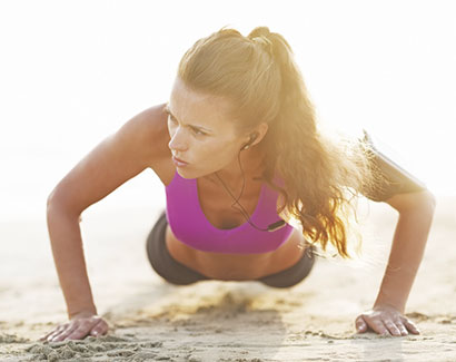 Stabili- seringsövningar som plankan gör att du vänjer dig vid att aktivera dina coremuskler. 